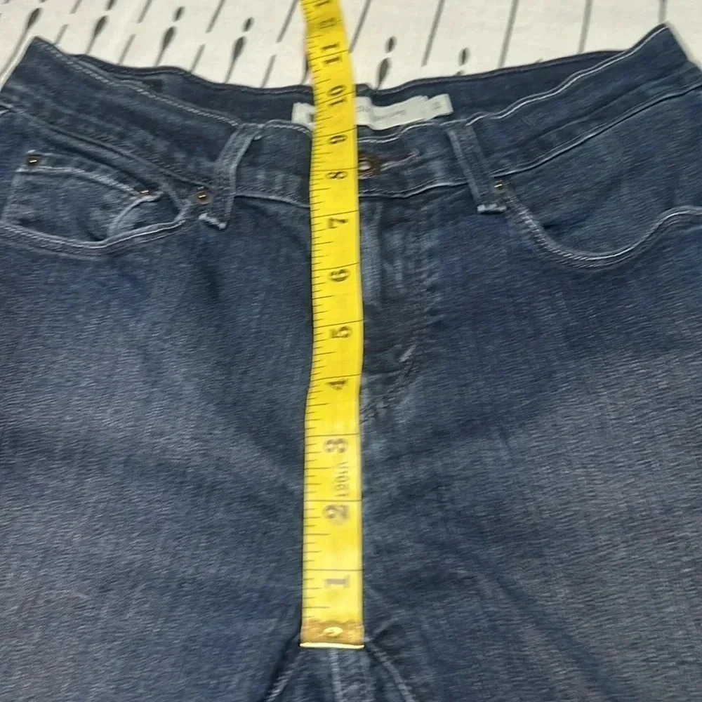 Levi Cut off's. Levi's Jean Shorts. Denim Shorts. Size 2 - Picture 5 of 10